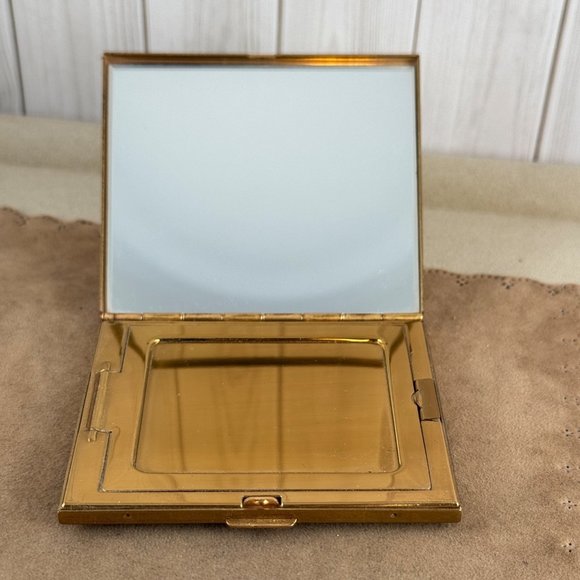 Vintage Compact Case Good, Guilloche Enamel with Gold Leaf - Picture 4 of 9